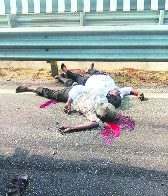 వెంకటపాలెం వెస్ట్‌ బైపాస్‌ బ్రిడ్జిపై రోడ్డు ప్రమాదం 