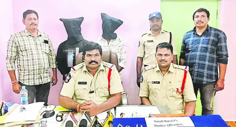 అంతర్‌ జిల్లాల దొంగలు అరెస్ట్‌ 