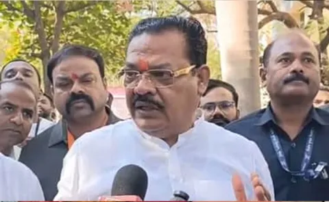 Nearly 100 policemen lathi-charged our workers’: Maha minister