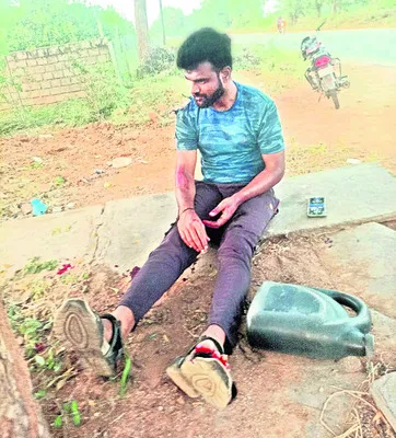 కుటుంబ సమస్యలతో ఆత్మహత్యాయత్నం 