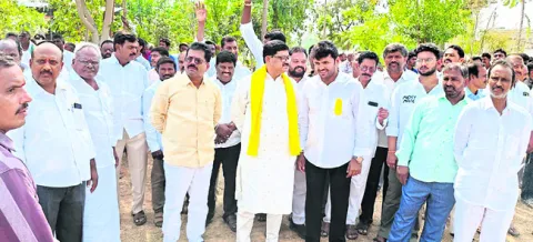 తెలుగు తమ్ముళ్ల మధ్య గొడవ 