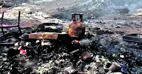 అక్రమ వలసదారుల షెడ్‌లో పేలిన సిలిండర్‌ 