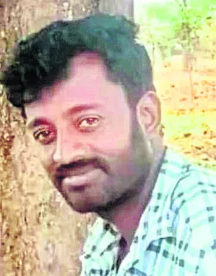 వాచీని చోరీ చేసి  ఫొటో వాట్సాప్‌ స్టేటస్‌లో... 