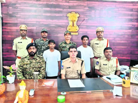 మావోయిస్టులు జనజీవన స్రవంతిలో కలవాలి