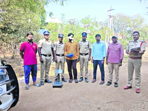 గంజాయి అమ్ముతున్న వ్యక్తి అరెస్ట్‌
