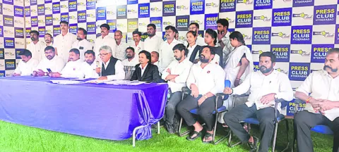 లాకప్‌డెత్‌పై సీబీఐ విచారణ జరిపించాలి 