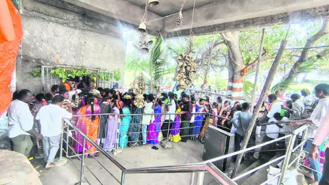 చింతలకుంట.. భక్తులతో కిటకిట 