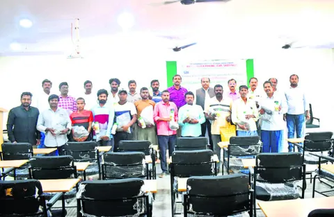 నేరుగా వరి విత్తనాలు విత్తే పద్ధతితో అధిక దిగుబడులు