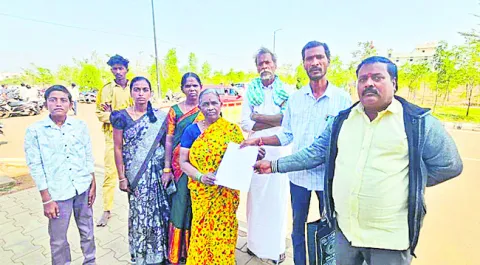 పట్టా భూములకు పరిహారం పెంచండి