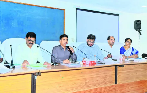 మహిళలకే 50 శాతం వార్డులు 