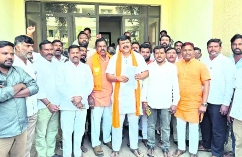 రిజర్వేషన్లపై ఈసీకి ఫిర్యాదు చేస్తాం 