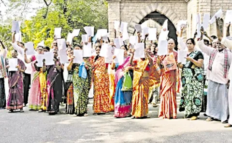 Farmers protest at Guntur Collectorate