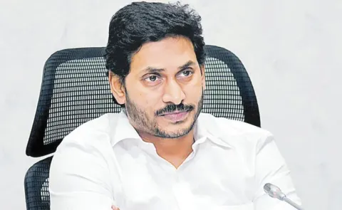 Chandrababu Stealing YS Jagan Credit