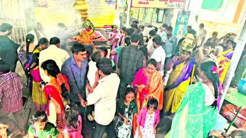 సుబ్బారాయుడిని  దర్శించుకున్న భక్తులు 
