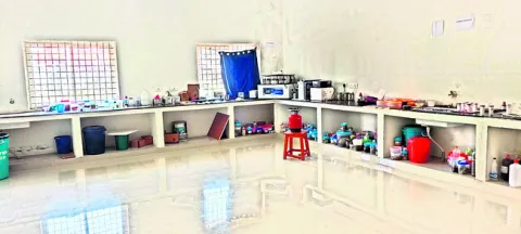 అర్హతలేని వారితో వైద్యపరీక్షలు