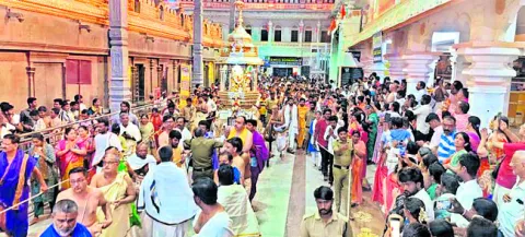 నయన మనోహరం.. రజిత రథోత్సవం