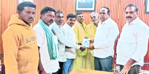 ఉత్సవాల్లో పాల్గొనాలని ఎమ్మెల్యేకు ఆహ్వానం