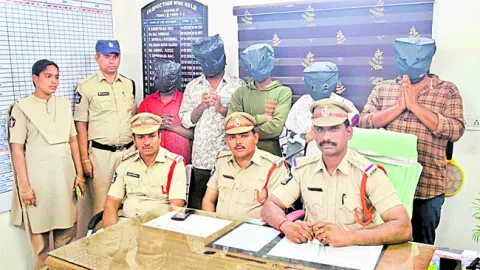 ఏసీ మెకానిక్‌ హత్యకేసులో ఐదుగురు అరెస్ట్‌ 