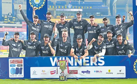 Virat Kohli ton in vain as India lose by 41 runs In 3rd ODI10