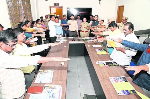 ట్రాఫిక్‌ నియమాలు పాటించాలి