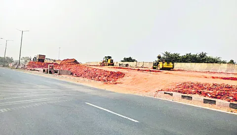 ఎట్టకేలకు బైపాస్‌ రోడ్డు పనులు ప్రారంభం 
