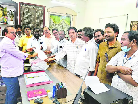 వీఆర్‌ఓలకు ఉద్యోగోన్నతులు