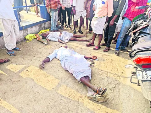 రోడ్డు ప్రమాదంలో  ఇద్దరికి గాయాలు