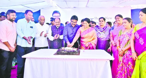 కలెక్టర్‌ క్యాంపు కార్యాలయంలో వేడుకలు 
