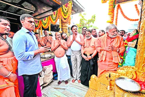 అయ్యప్పస్వామి సేవలో పెద్దిరెడ్డి కుటుంబం