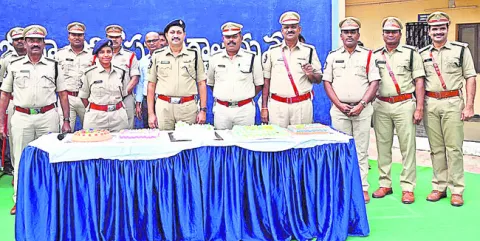 సాంకేతికతతో సేవలందించి లక్ష్యాలను సాధిద్దాం