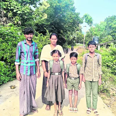 అధికారుల నిర్లక్ష్యం.. పేద కుటుంబానికి శాపం!