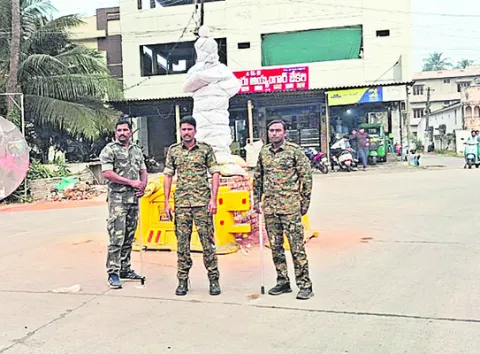 రావులపాలెంలో కొనసాగుతున్న పోలీస్‌ పికెట్‌