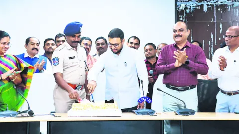 అర్హులందరికీ పథకాలు అందేలా కృషిచేయాలి