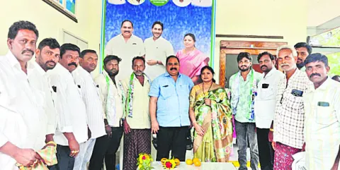 వైఎస్సార్‌ సీపీలోకి జనసేన నుంచి చేరిక 
