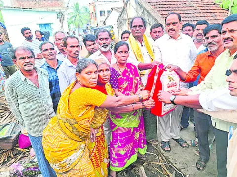 అగ్ని ప్రమాదంలో తాటాకిల్లు దగ్ధం