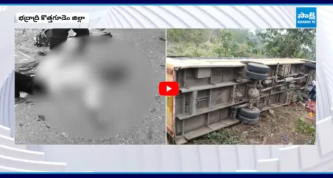 KLR Engineering College Bus Overturns In Badradri  1