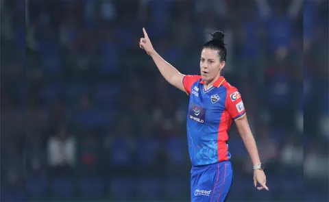 WPL 2026: Delhi capitals bowlers restricted mumbai indians to 154 runs4