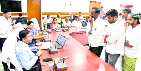 ● ప్రజావాణికి 98 దరఖాస్తులు ● అర్జీలు స్వీకరించిన కలెక్