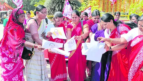 ఎమ్మెల్యే దగ్గుపాటి చిత్రపటాల దహనం 