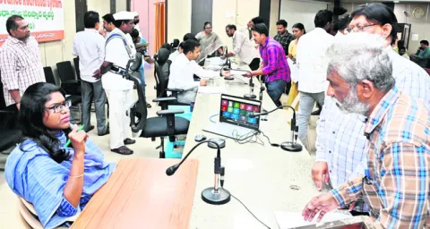 ప్రతి అర్జీని పరిష్కరించాలి 