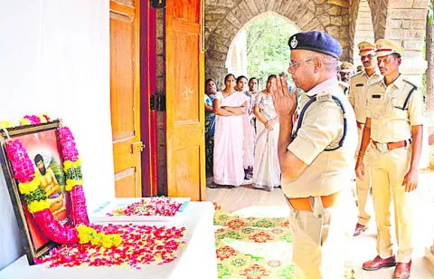 సమాజాన్ని జాగృతం చేసిన యోగి వేమన 