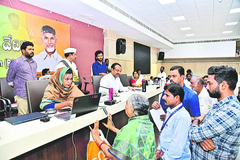 అర్జీల పరిష్కారంపై శ్రద్ధ వహించాలి 