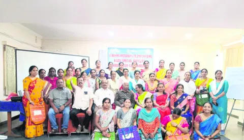 బాలికల చదువుపై ప్రత్యేక శ్రద్ధ పెట్టాలి