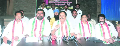 మున్సిపల్‌ ఎన్నికల్లో కాంగ్రెస్సే గెలుస్తోంది 