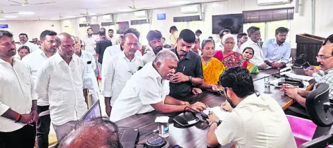 జిల్లా అంతటా సోమవారం ఉష్ణోగ్రతలు స్థిరంగా నమోదయ్యాయి. చ