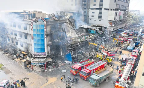 Karachi shopping mall fire death toll climbs to 2614