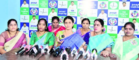 అరాచకాల దగ్గుపాటిని వెంటనే బర్తరఫ్‌ చేయాలి 