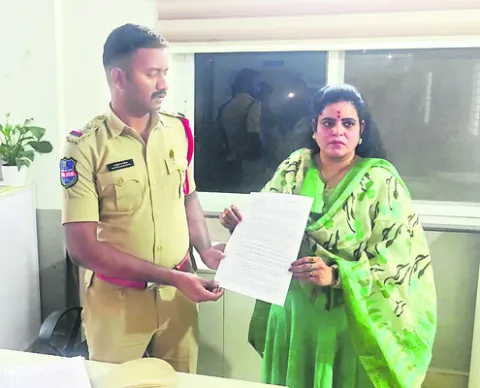 దాడి చేసిన వారిపై చర్యలు తీసుకోండి 