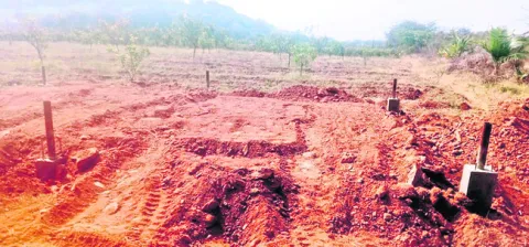 పశువుల షెడ్డు.. ‘పచ్చ’ నేతలకు ఫుడ్డు