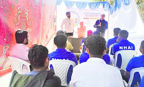 టోల్‌ప్లాజా సిబ్బందికి శిక్షణ 